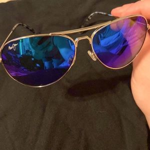 Maui Jim sunglasses new tried on once.
